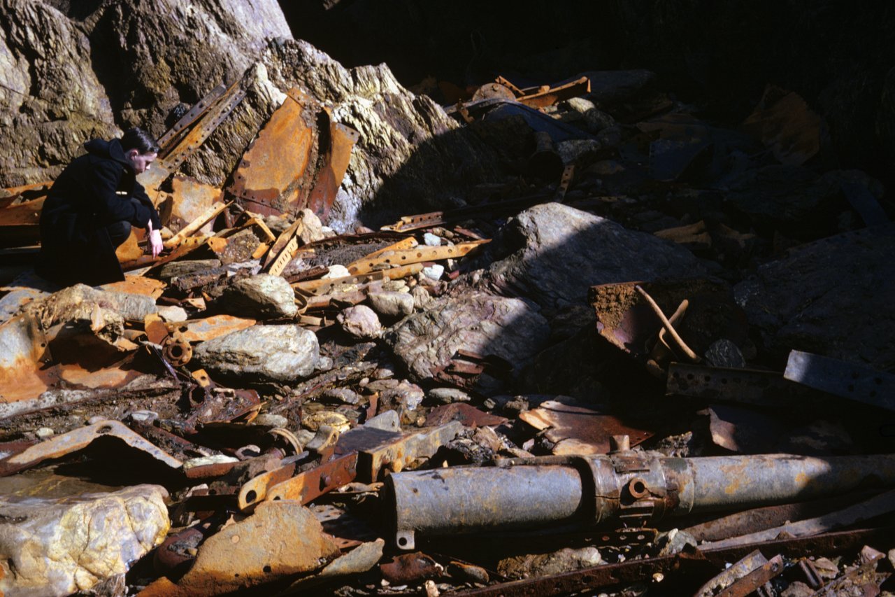 207 Wreck Thurlestone April 1964-s